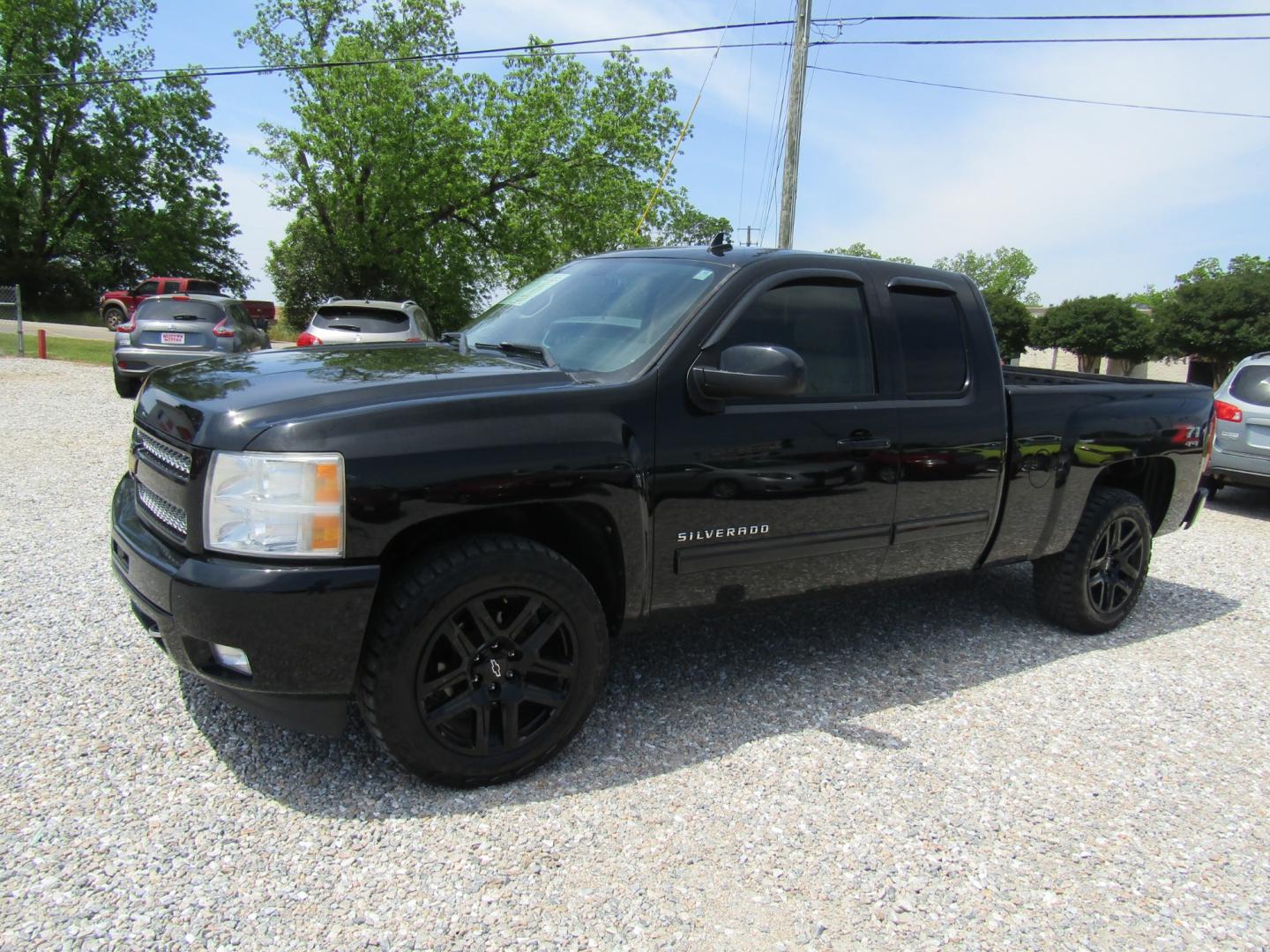 2011 Black /Tan Chevrolet Silverado 1500 LT Ext. Cab 4WD (1GCRKSE35BZ) with an 5.3L V8 OHV 16V FFV engine, Automatic transmission, located at 15016 S Hwy 231, Midland City, AL, 36350, (334) 983-3001, 31.306210, -85.495277 - Photo#2